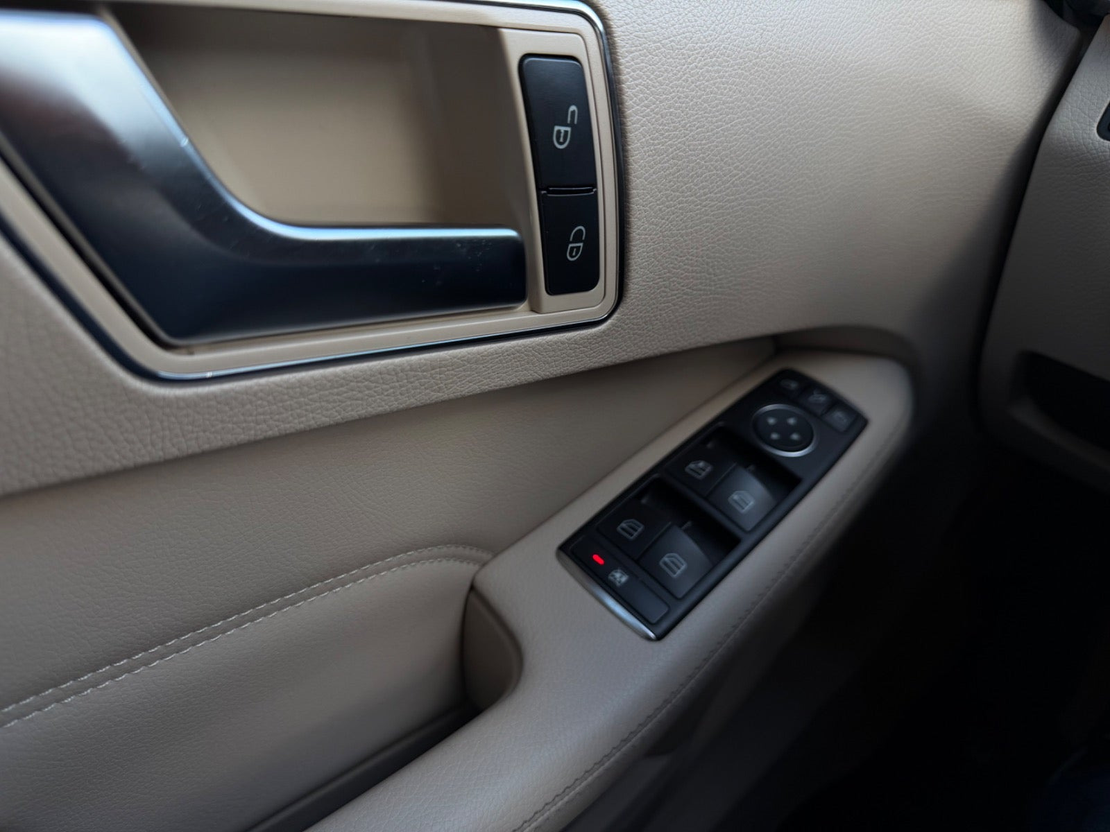 Brun Mercedes E220 fra 2014
