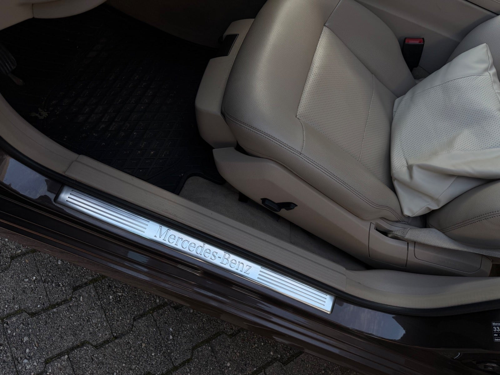 Brun Mercedes E220 fra 2014