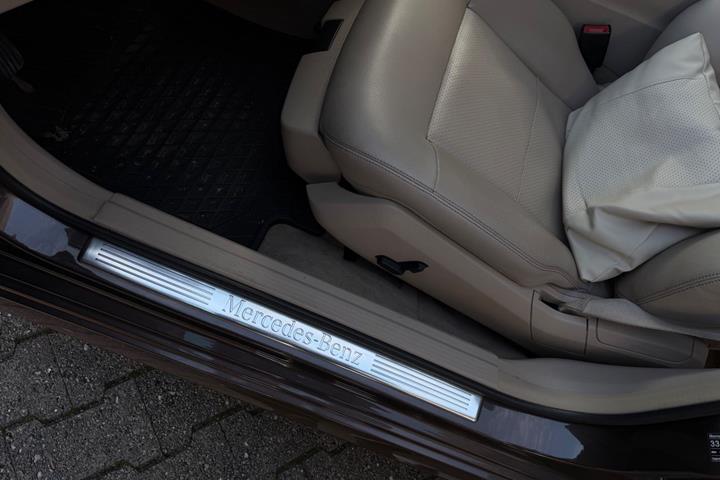 Brun Mercedes E220 fra 2014