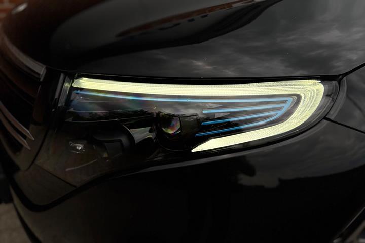 Sort Mercedes EQC400 fra 2022