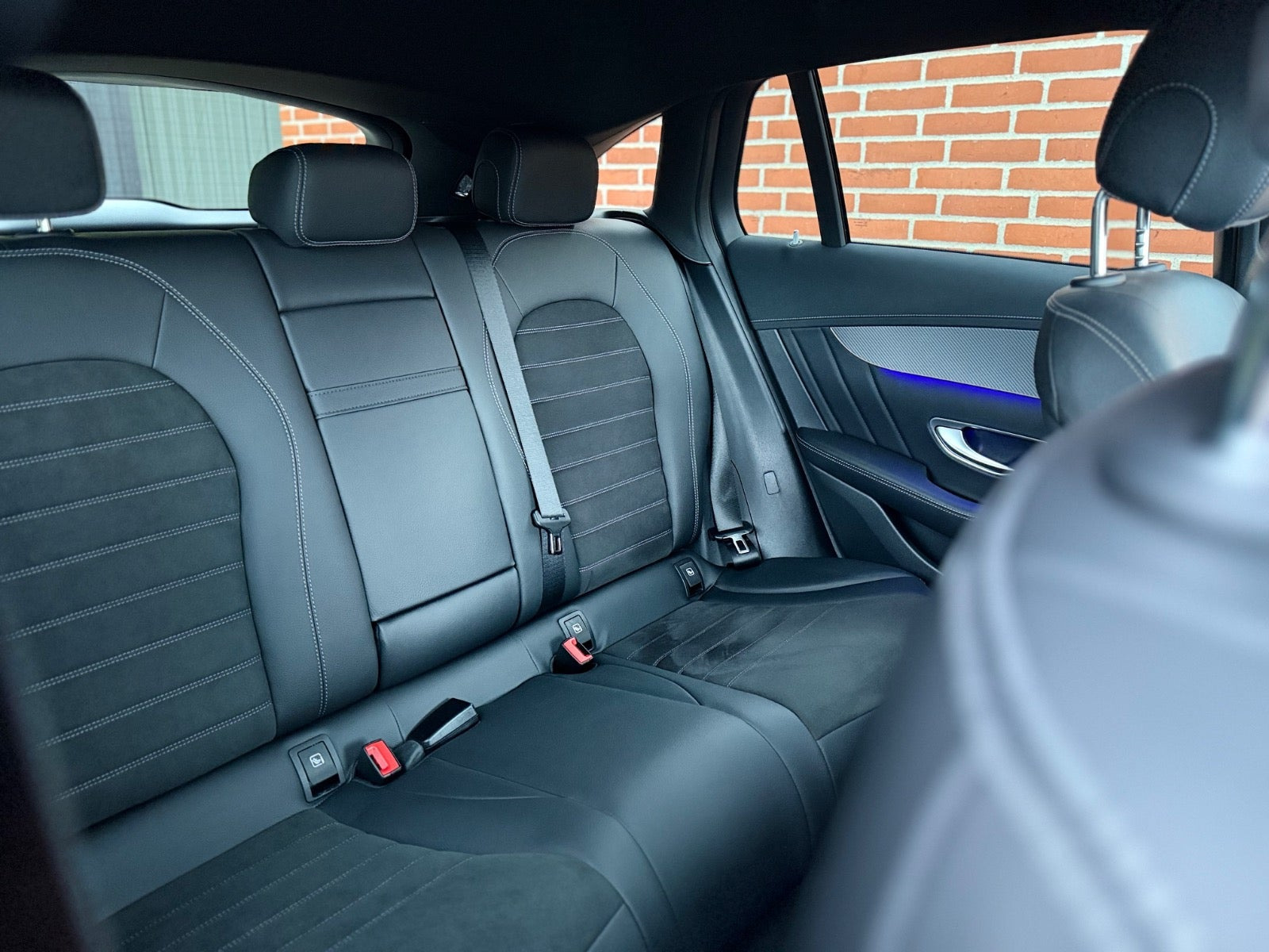 Sort Mercedes EQC400 fra 2022
