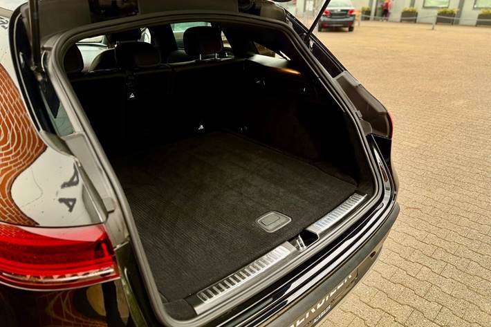Sort Mercedes EQC400 fra 2022