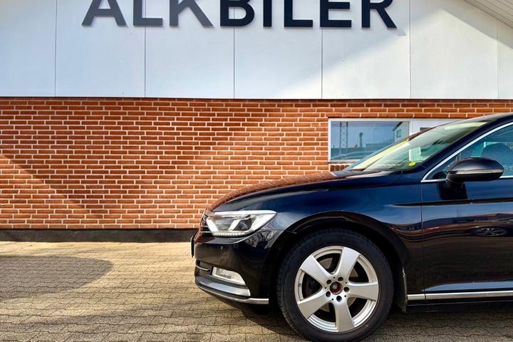 Sort VW Passat fra 2019