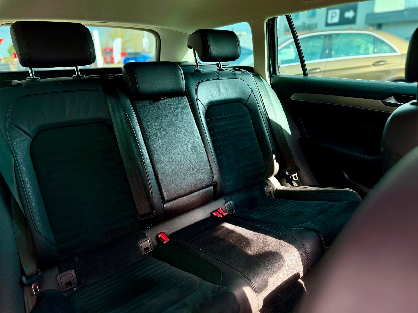 Sort VW Passat fra 2019