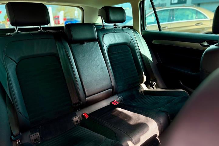 Sort VW Passat fra 2019