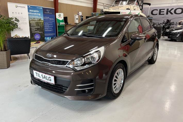 Brun Kia Rio fra 2016