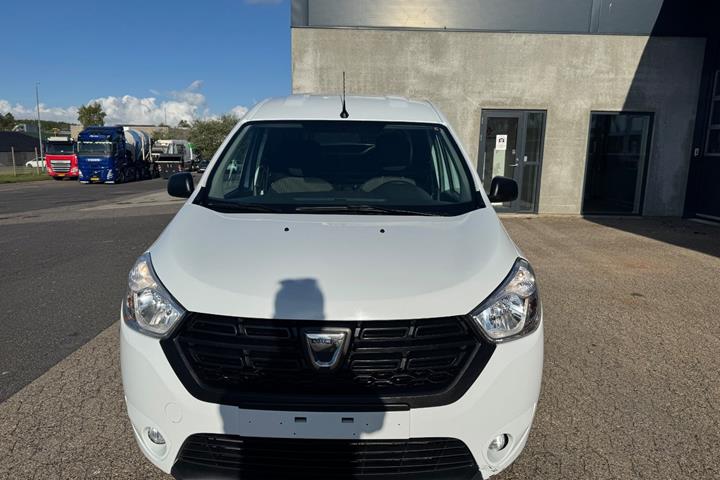 Hvid Dacia Dokker fra 2021