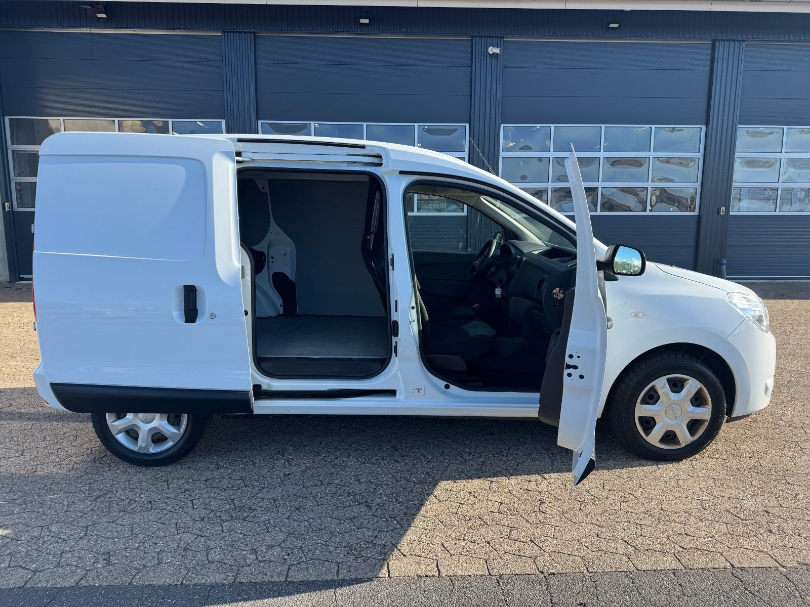 Hvid Dacia Dokker fra 2021