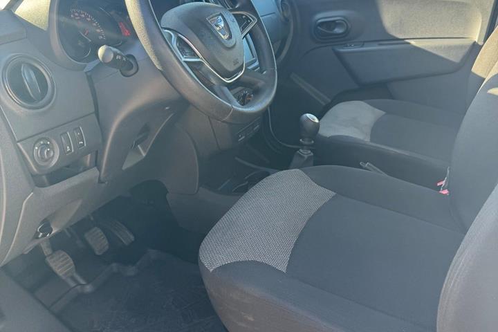 Hvid Dacia Dokker fra 2021