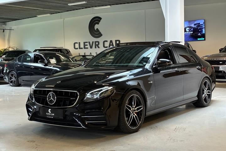 Sort Mercedes E43 fra 2018 set udefra