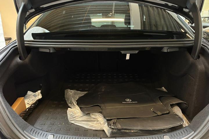 Sort Mercedes E43 fra 2018