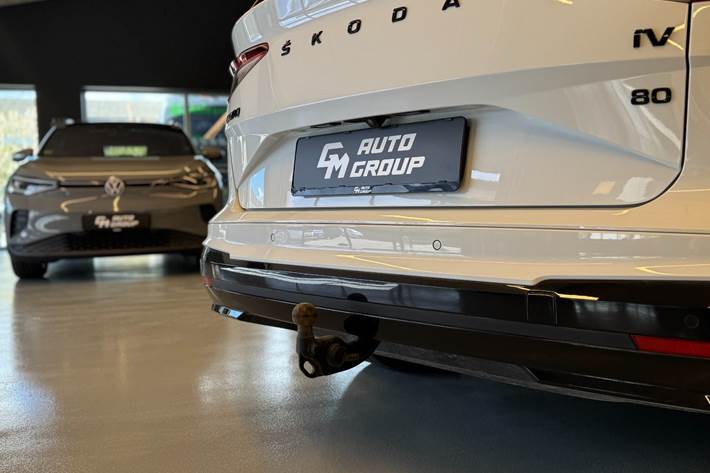 Hvid Skoda Enyaq fra 2022