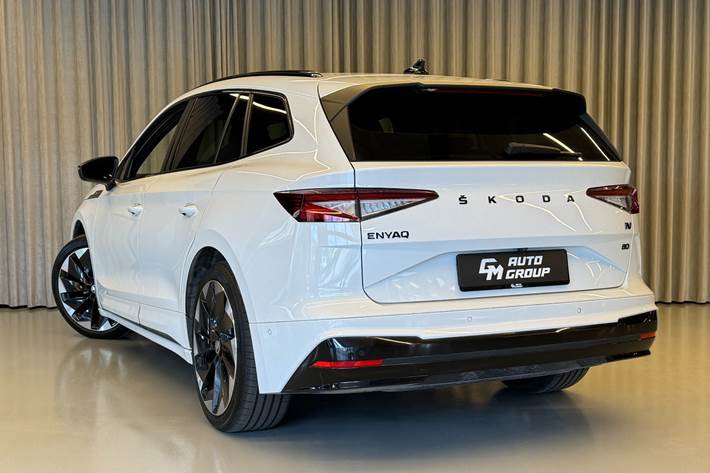 Hvid Skoda Enyaq fra 2022