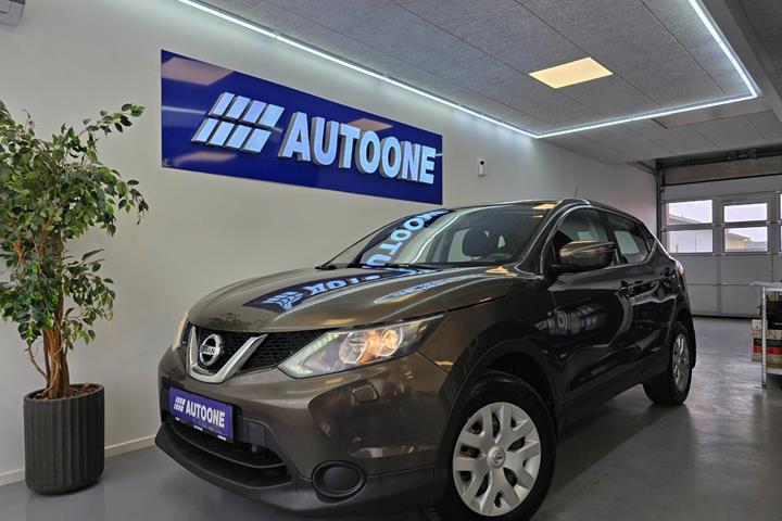 Brun Nissan Qashqai fra 2014
