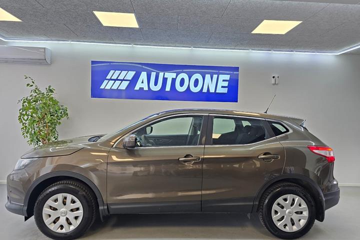 Brun Nissan Qashqai fra 2014