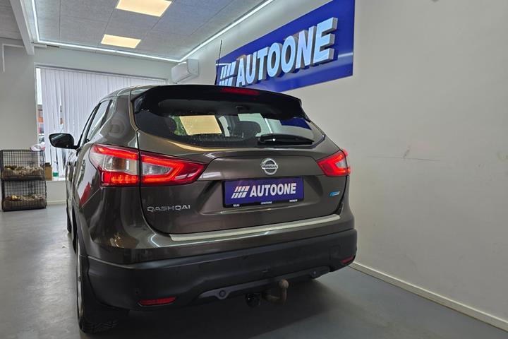 Brun Nissan Qashqai fra 2014