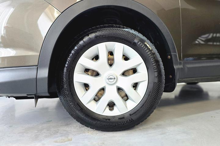 Brun Nissan Qashqai fra 2014