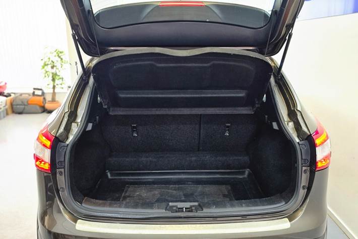 Brun Nissan Qashqai fra 2014
