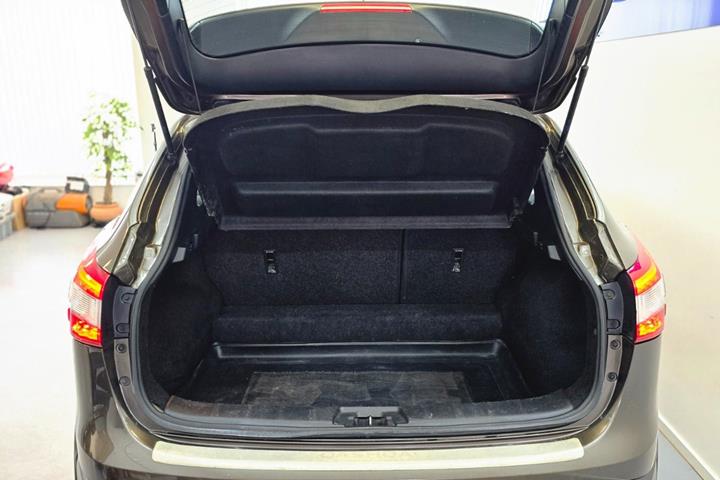 Brun Nissan Qashqai fra 2014