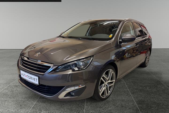 Grå Peugeot 308 fra 2016 set udefra