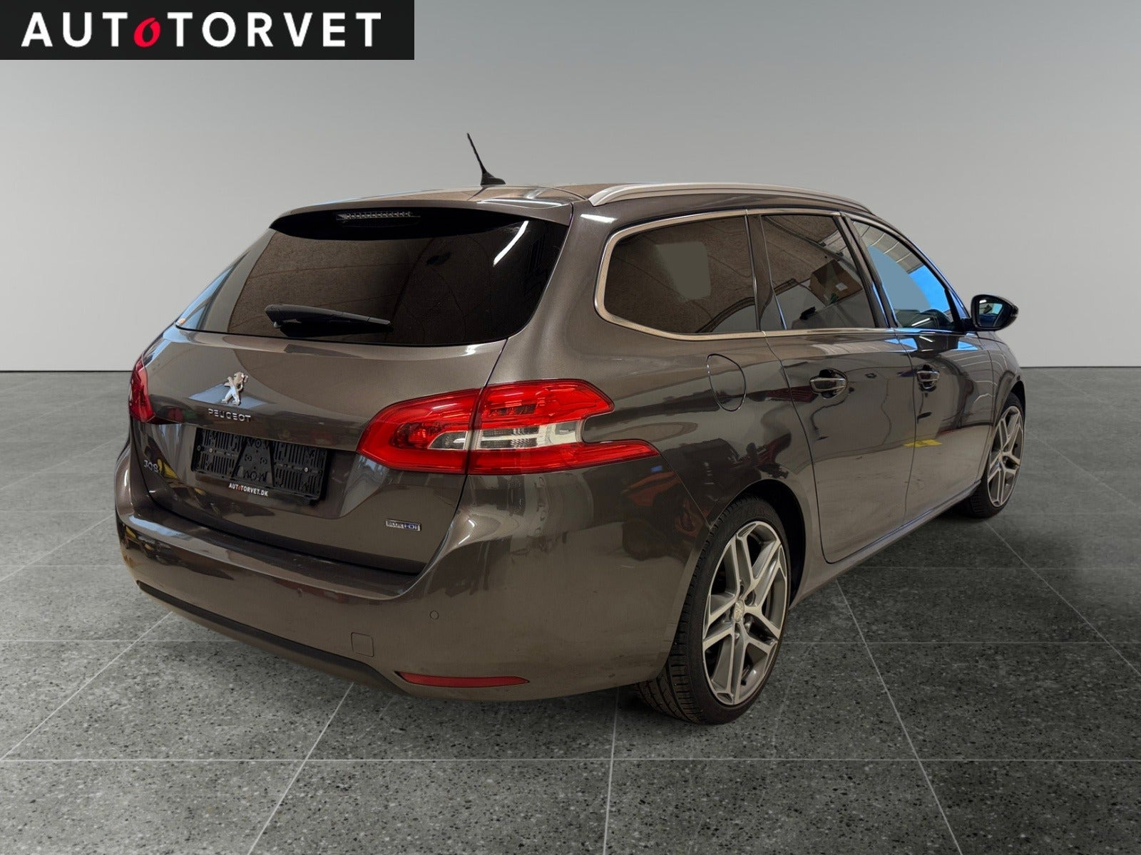 Grå Peugeot 308 fra 2016
