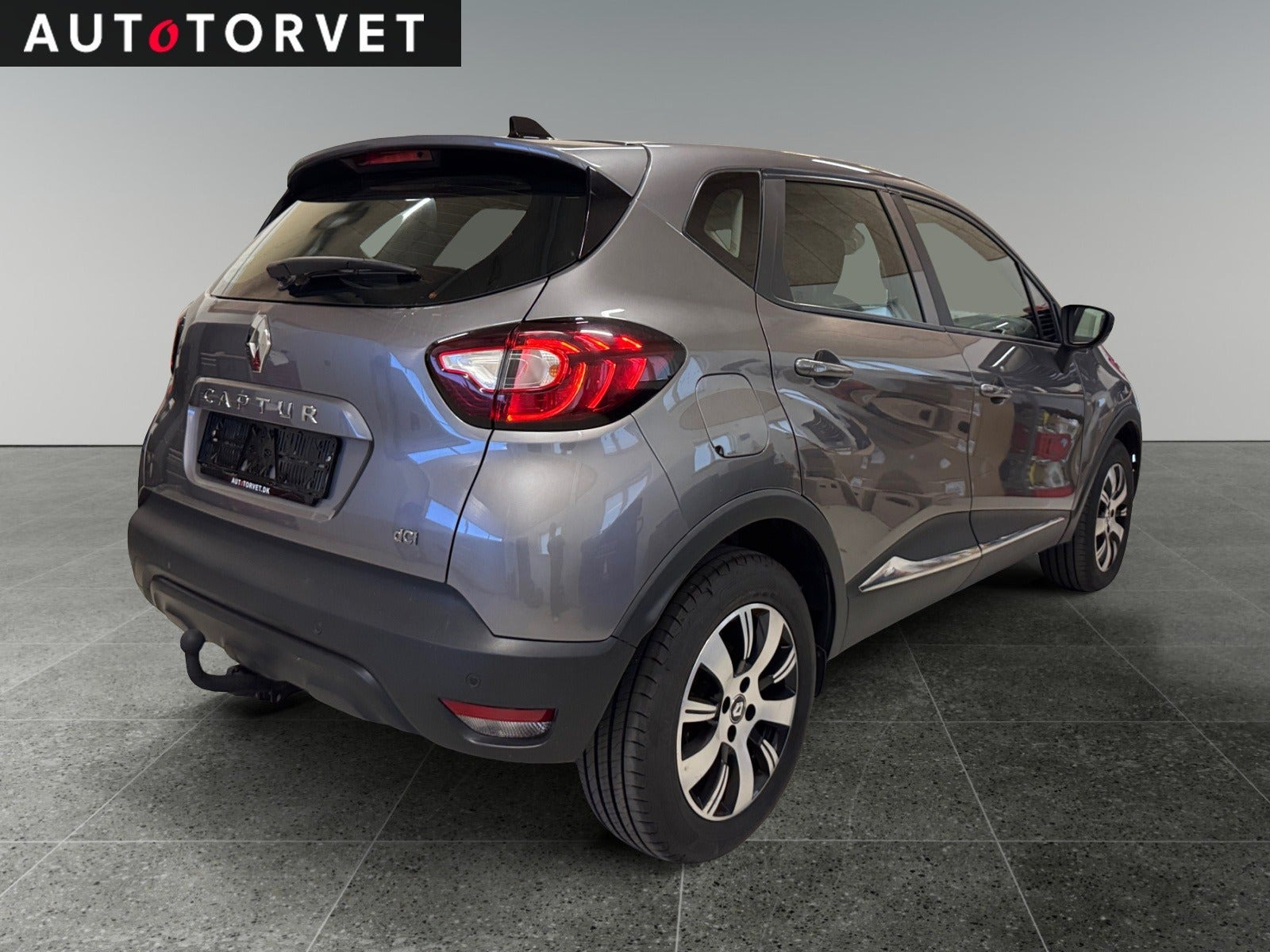 Grå Renault Captur fra 2017