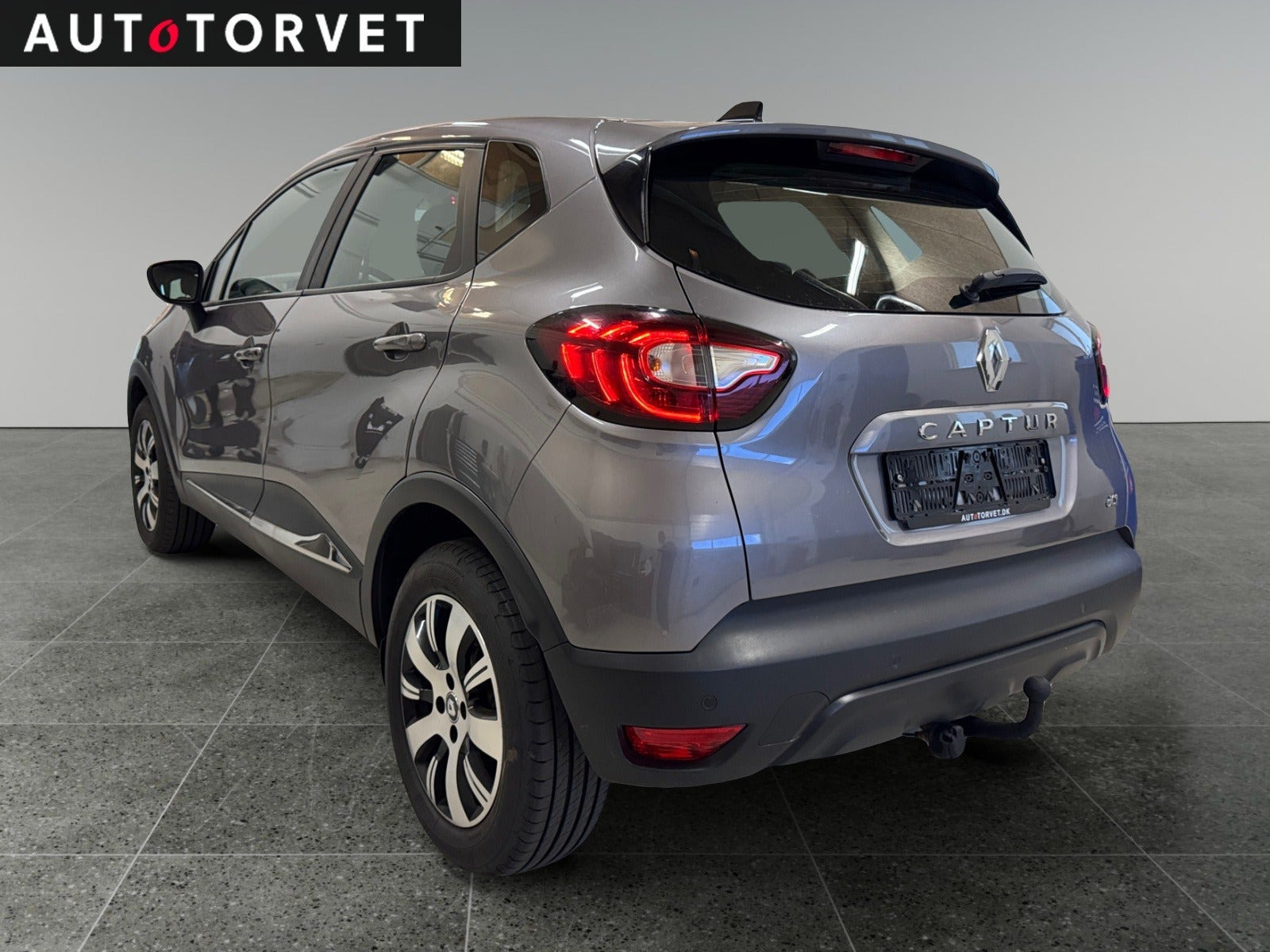 Grå Renault Captur fra 2017