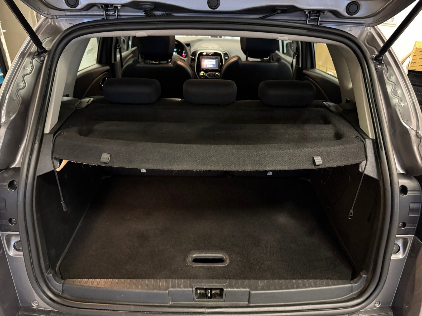 Grå Renault Captur fra 2017