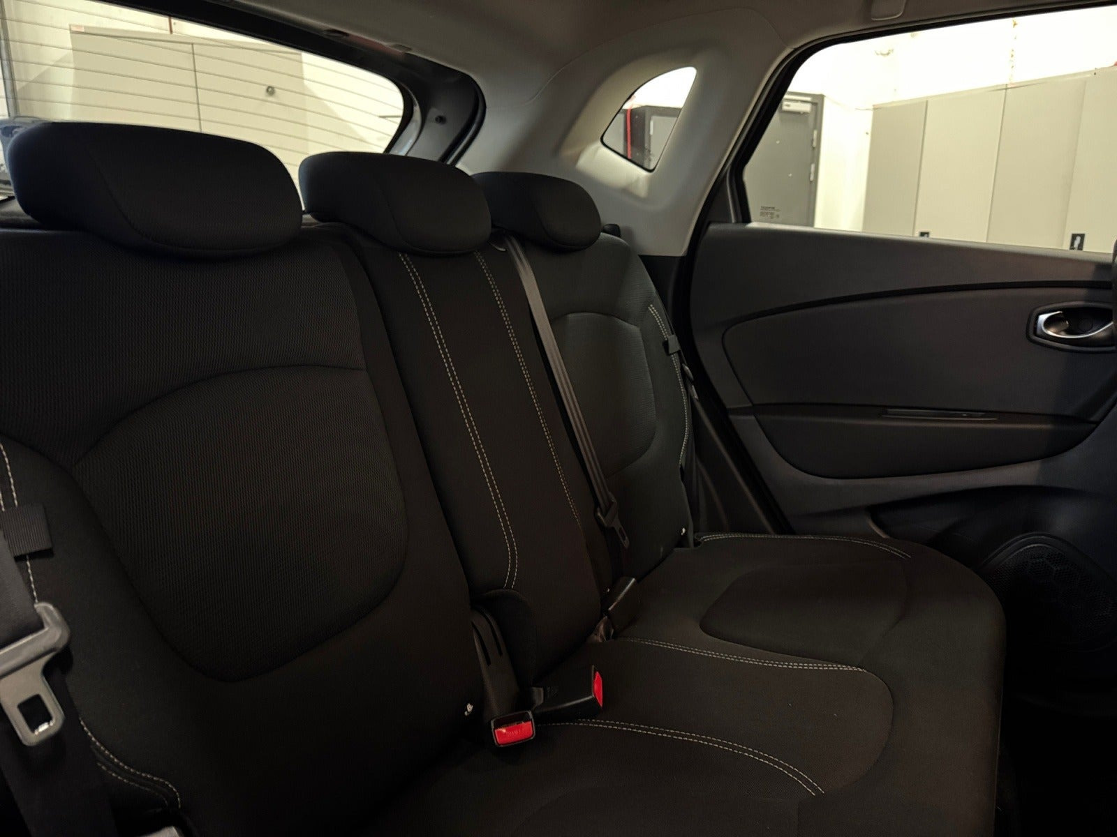 Grå Renault Captur fra 2017