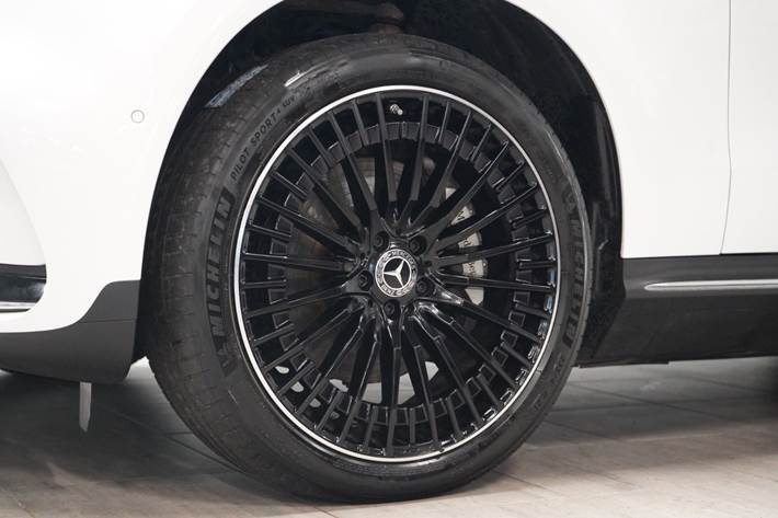 Hvid Mercedes EQC400 fra 2023