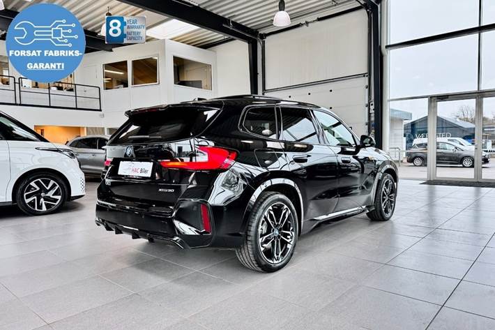 Sort BMW iX1 fra 2024