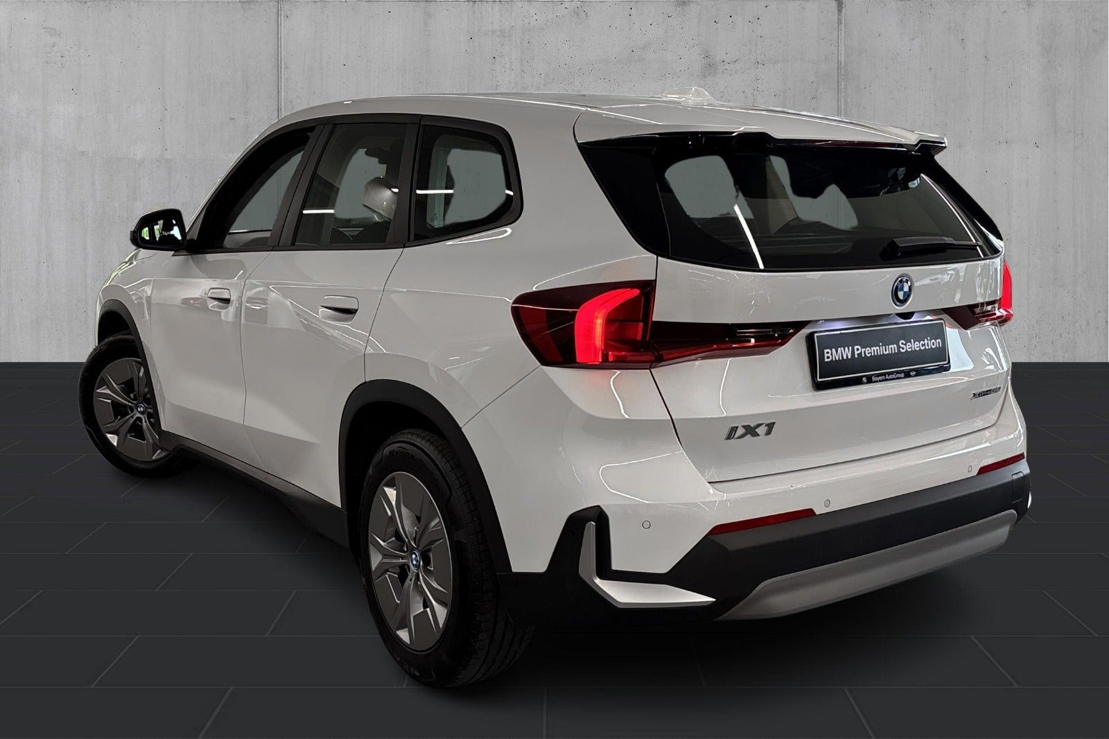 Hvid BMW iX1 fra 2023