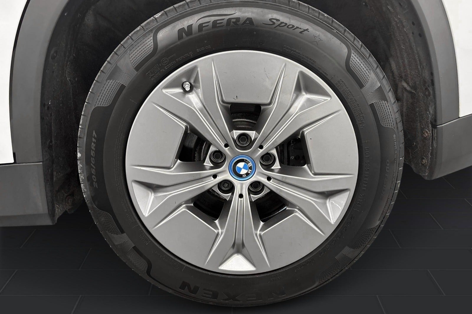 Hvid BMW iX1 fra 2023