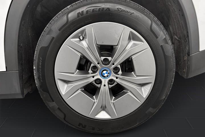 Hvid BMW iX1 fra 2023