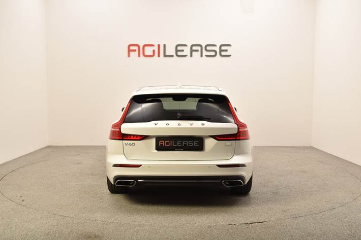 Hvid Volvo V60 fra 2022