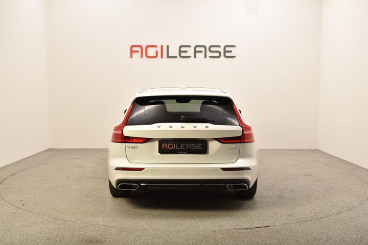 Hvid Volvo V60 fra 2022