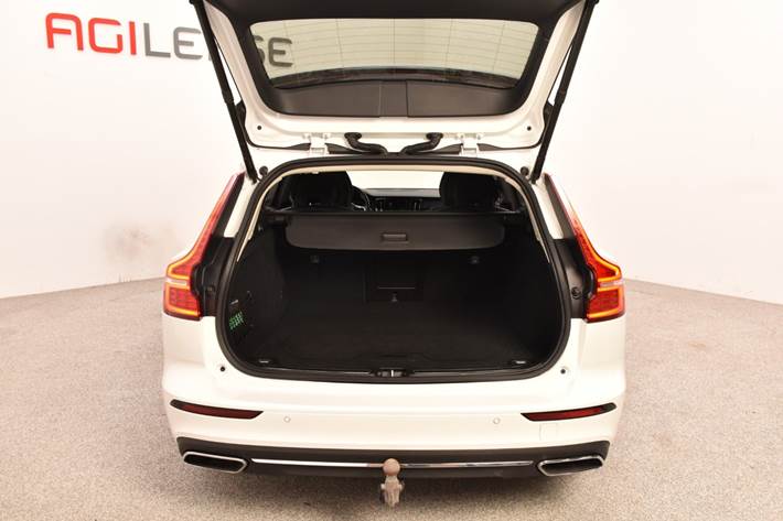 Hvid Volvo V60 fra 2022