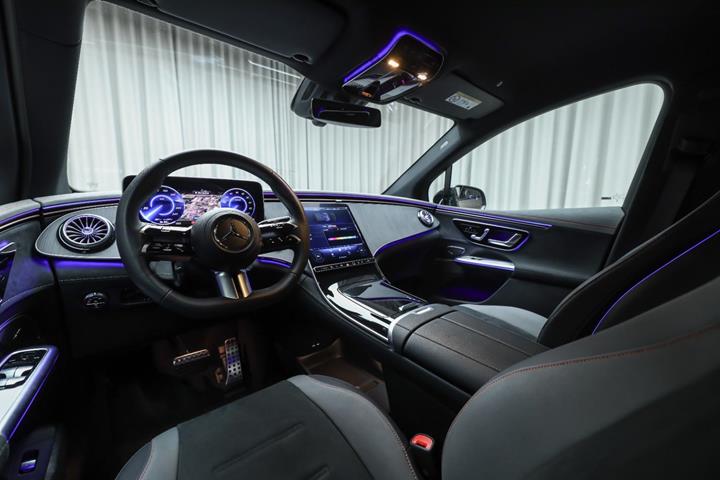 Brun Mercedes EQE350 SUV fra 2025