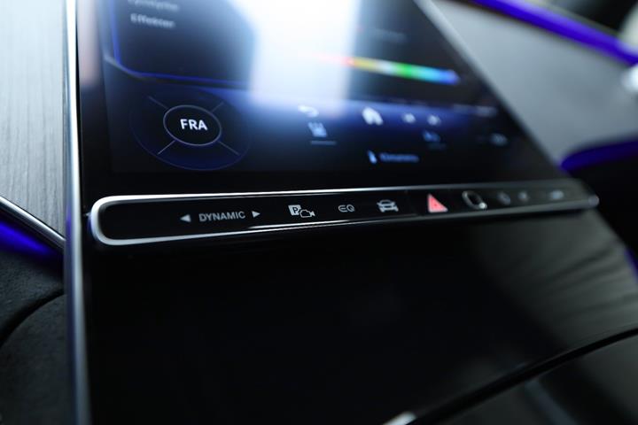 Brun Mercedes EQE350 SUV fra 2025