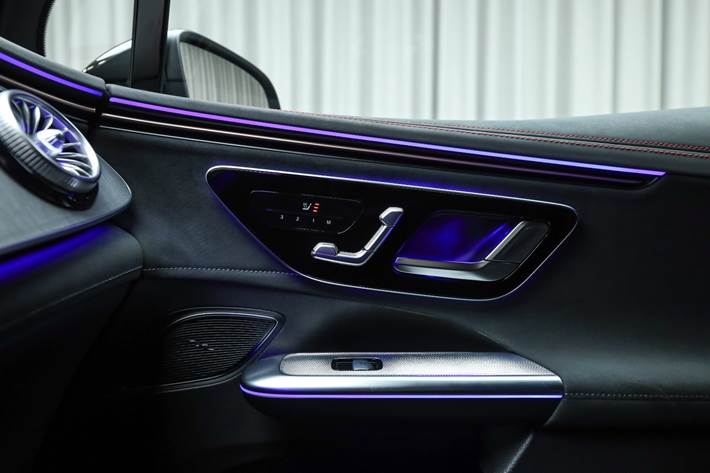 Brun Mercedes EQE350 SUV fra 2025