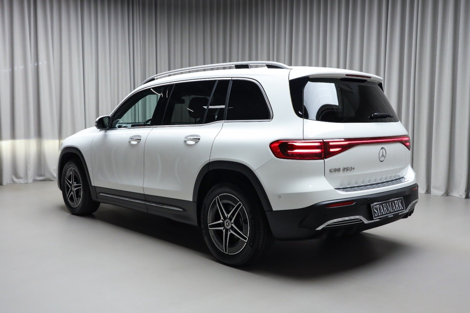 Hvid Mercedes EQB250+ fra 2025