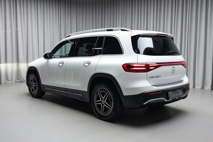 Hvid Mercedes EQB250+ fra 2025
