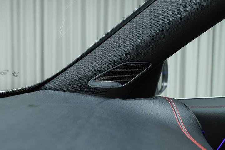 Hvid Mercedes EQB250+ fra 2025