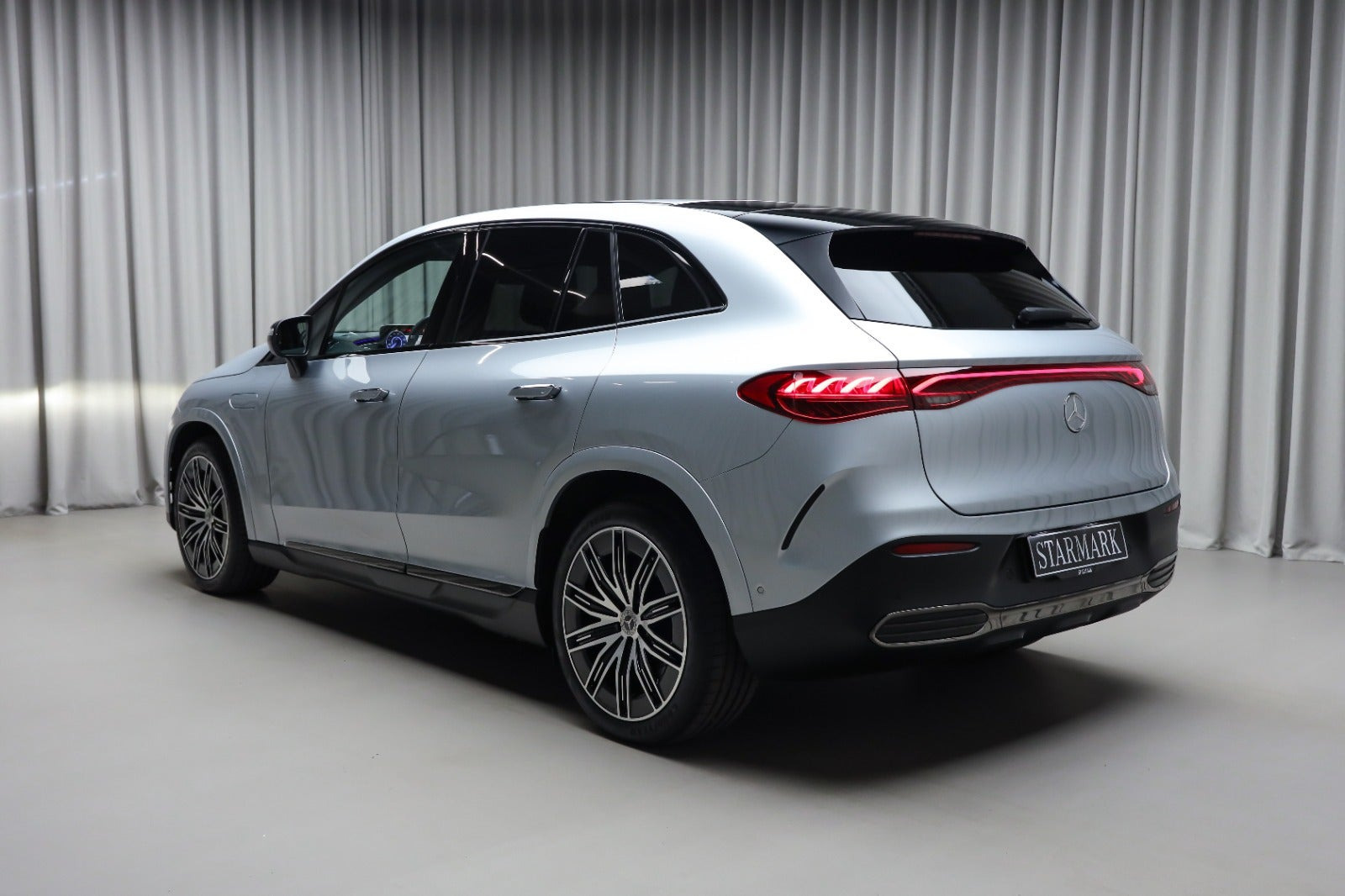Sølv Mercedes EQE350 SUV fra 2025