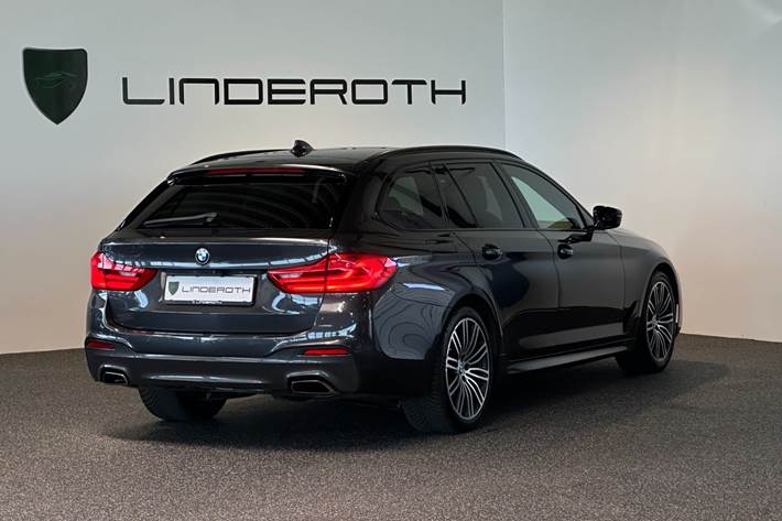 Grå BMW 530d fra 2019