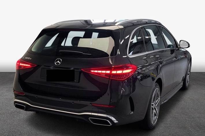 Grå Mercedes C300 e fra 2022