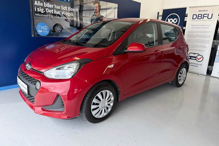 Rød Hyundai i10 fra 2018