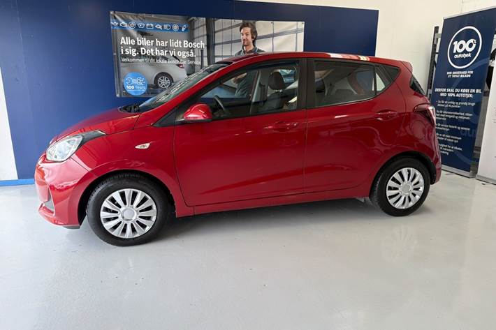 Rød Hyundai i10 fra 2018