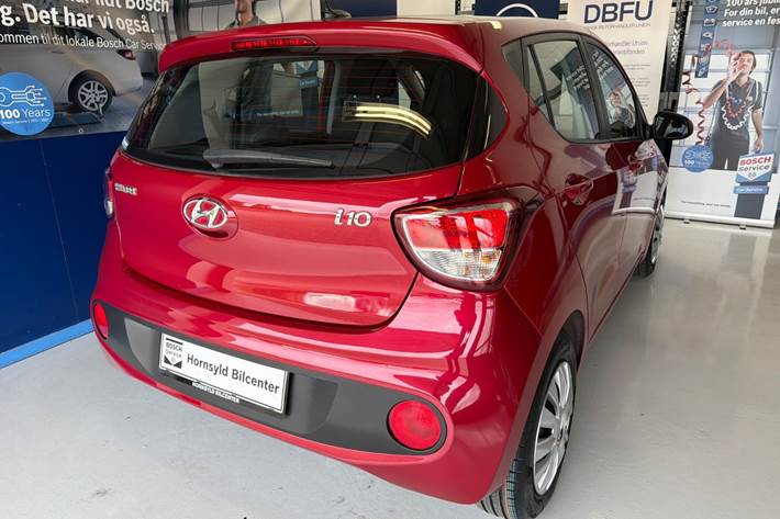 Rød Hyundai i10 fra 2018