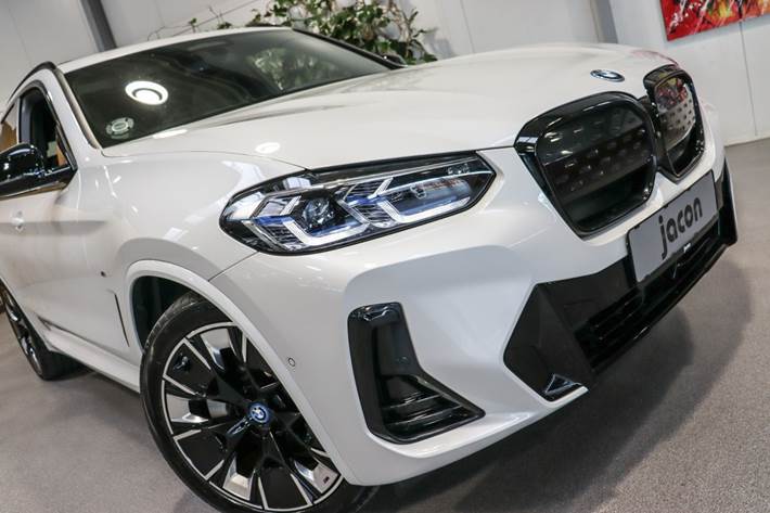 Hvid BMW iX3 fra 2023